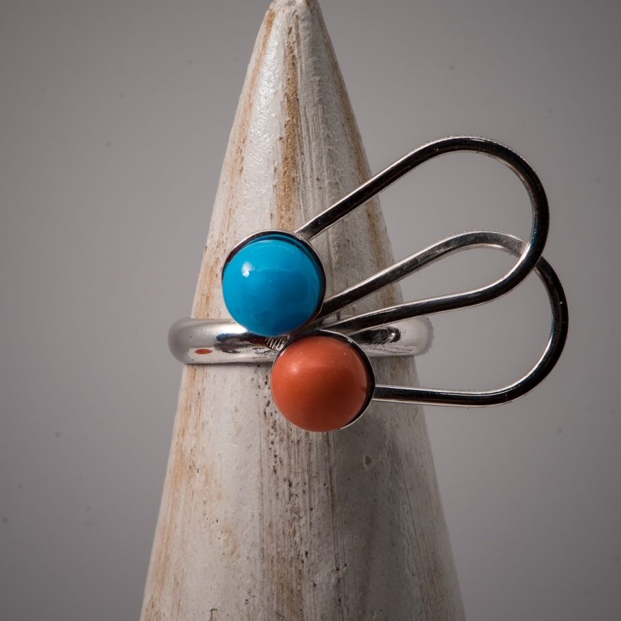 ANILLO CON DISEÑO REDONDEADO