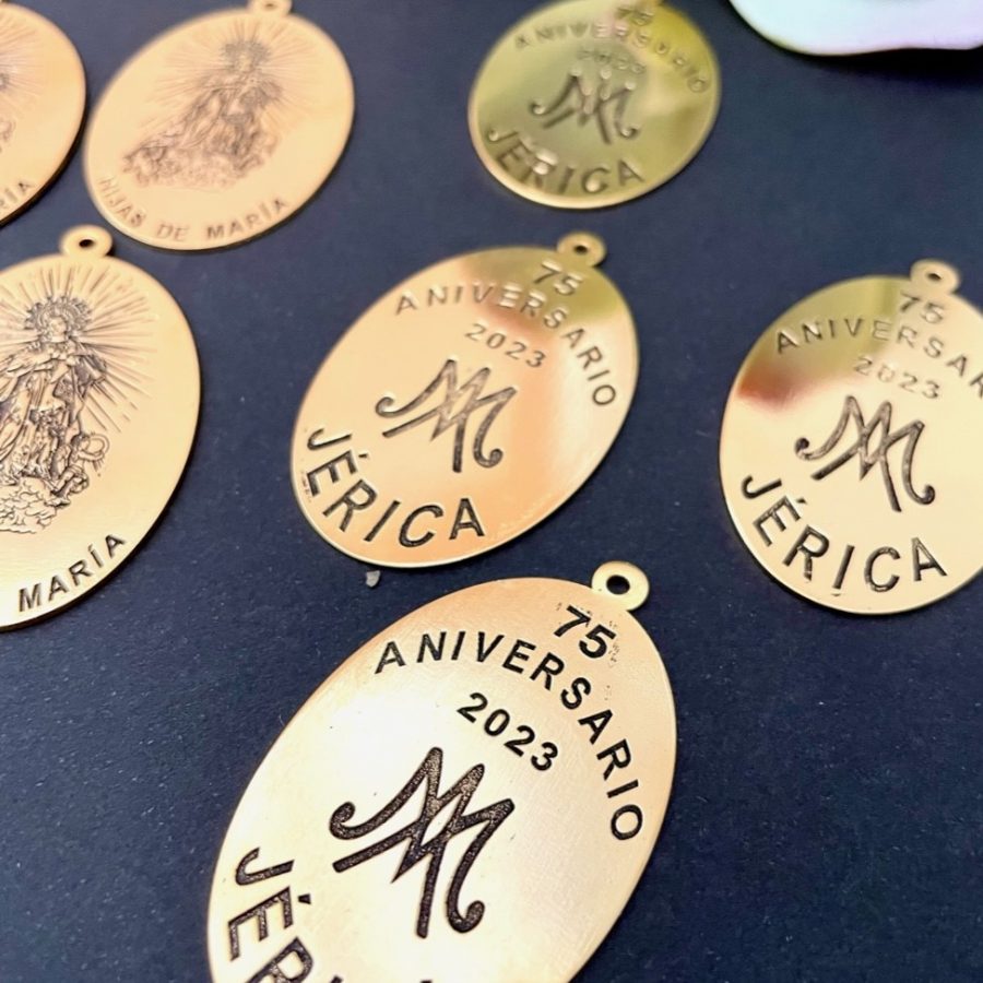 Medalla religiosa personalizada