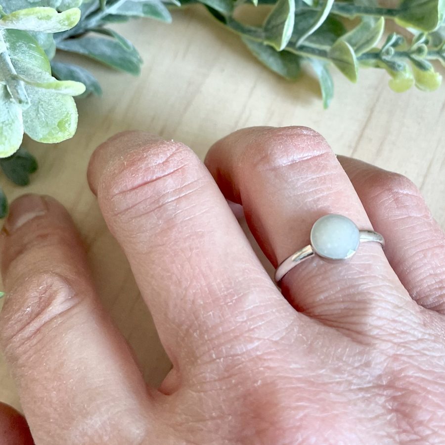 Anillo relleno de leche materna