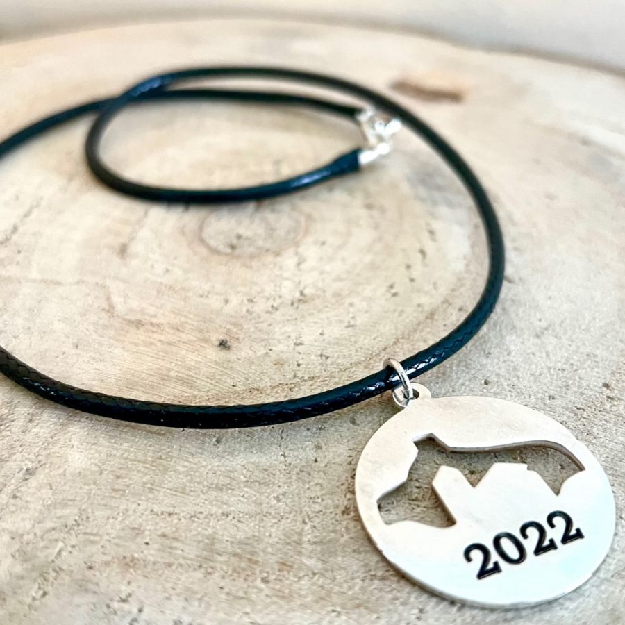 Collar con skyline de tu pueblo