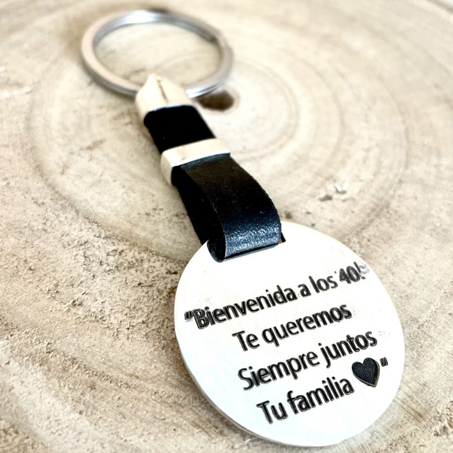 LLAVERO CON CHAPA DE PLATA PERSONALIZADA A DOS CARAS