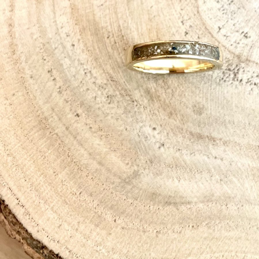 Anillo relleno de cenizas de difunto en oro 18k