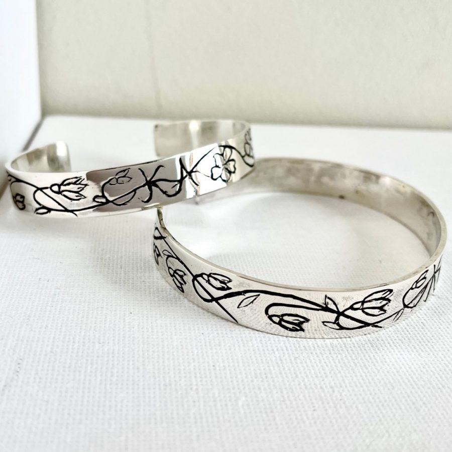 PULSERA DE CAÑA CON FLORES