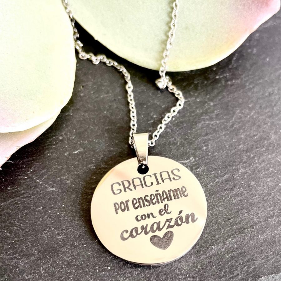 Collar medalla con nombres y dedicatoria profes