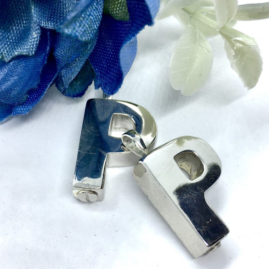 Colgantes con cenizas de difunto encapsuladas en urna