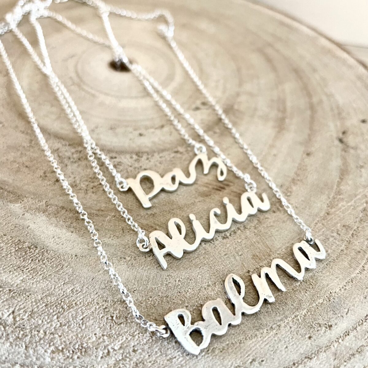 gargantilla con nombre scaled scaled