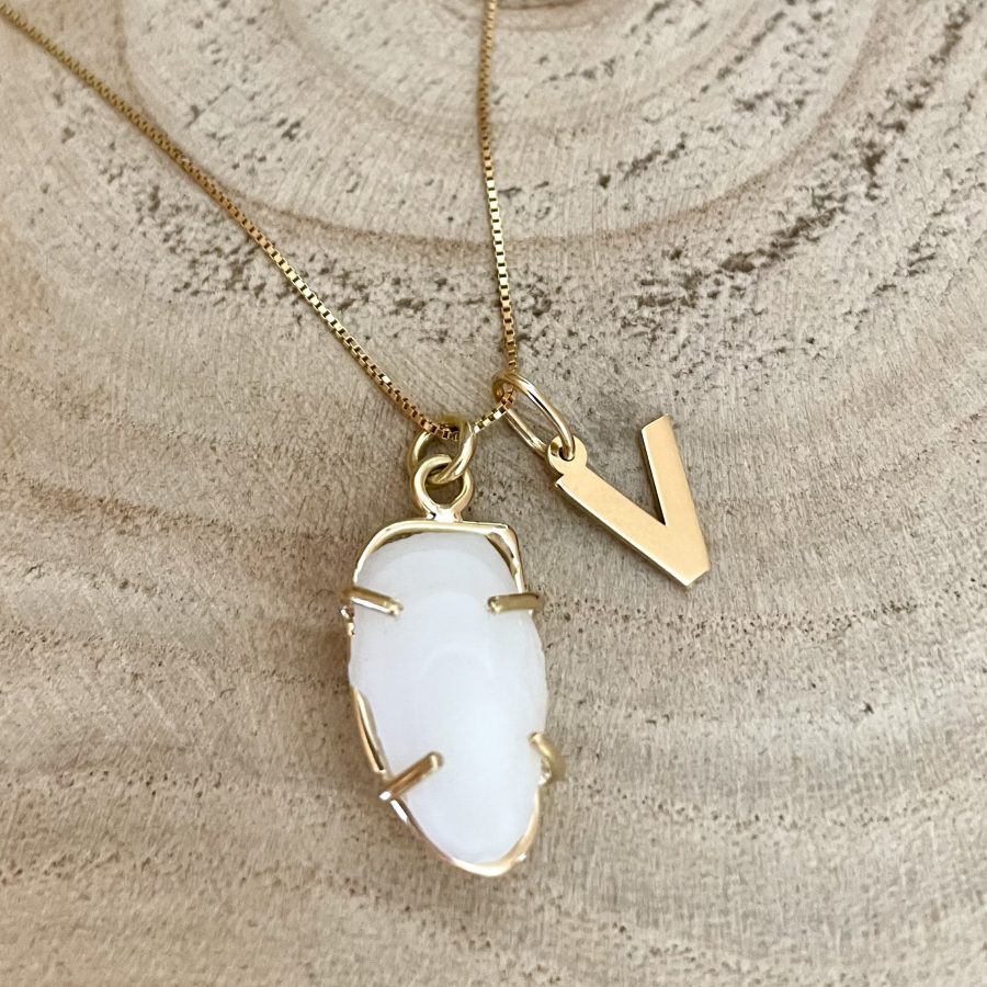 COLLAR INICIAL Y OTOLITO EN ORO