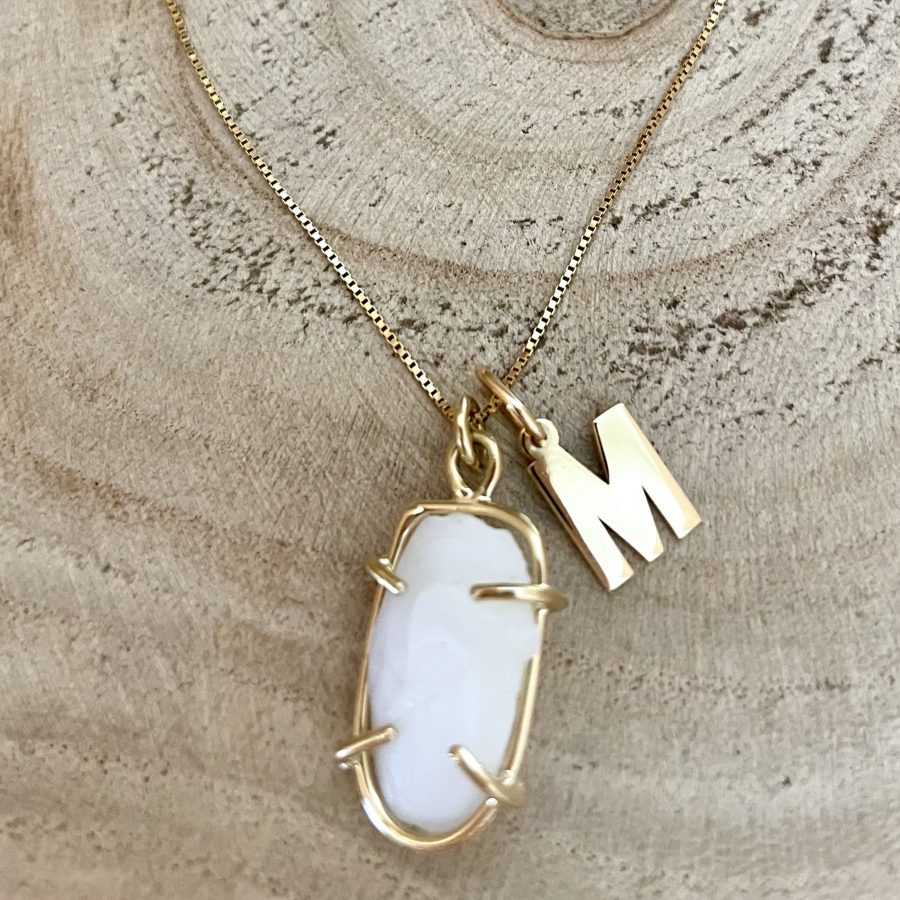 COLLAR INICIAL Y OTOLITO EN ORO