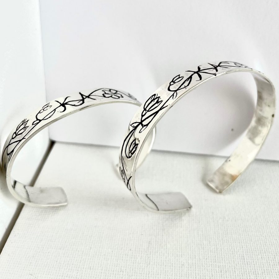 PULSERA DE CAÑA CON FLORES