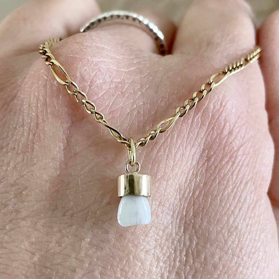 Colgante con diente de leche