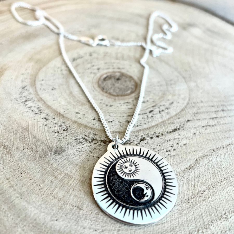 COLLAR YIN-YANG