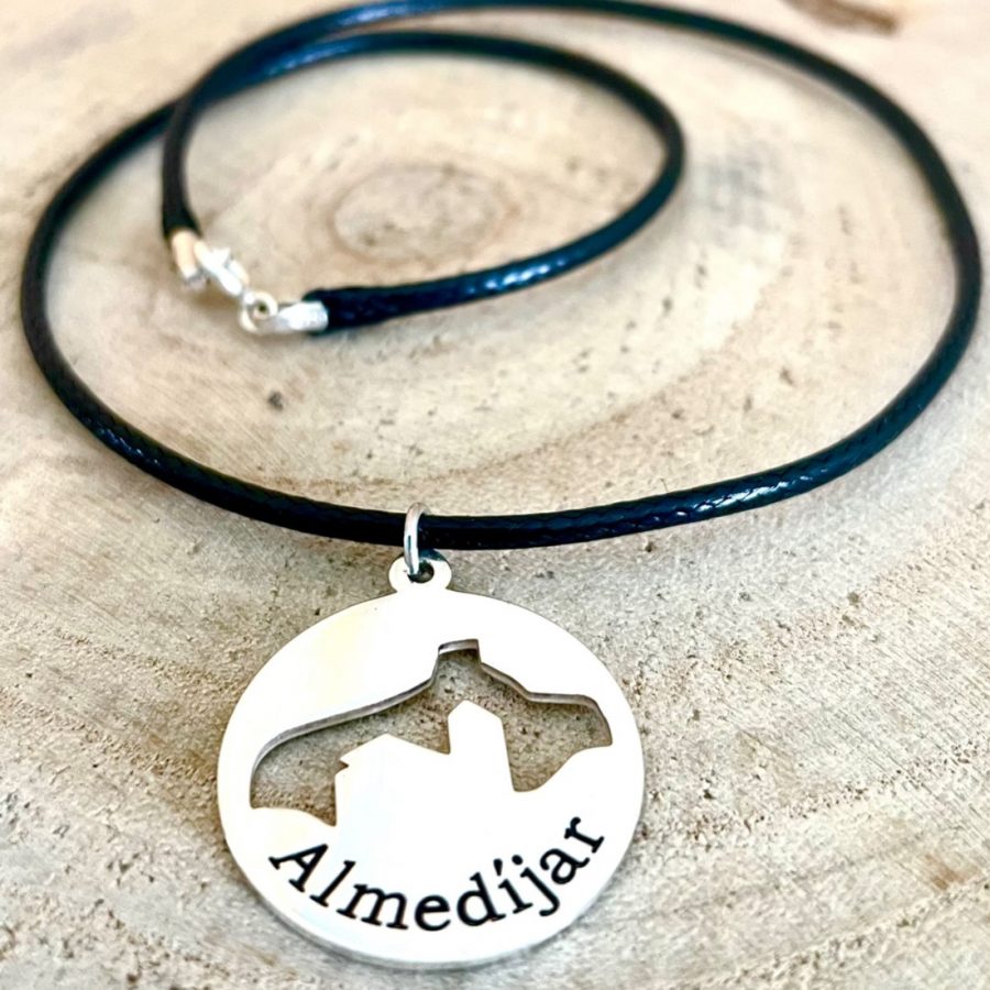 Collar con skyline de tu pueblo