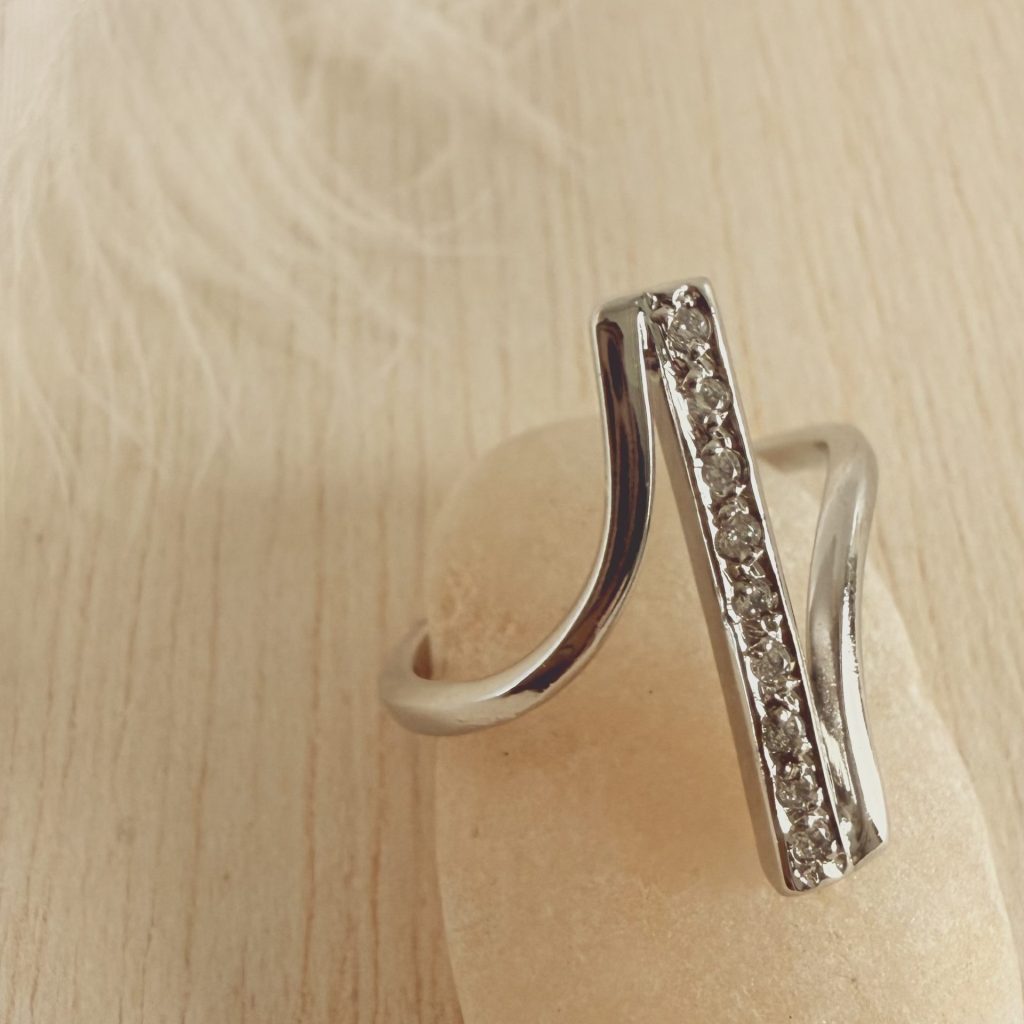Anillo con circonitas personalizable