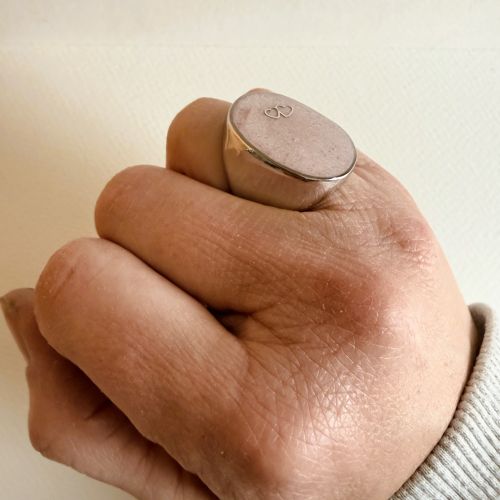 Anillo con cenizas en color cuarzo