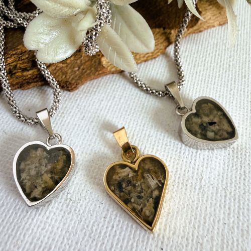 Colgante corazón cenizas encapsuladas en oro 18k 1 colgante corazon cenizas oro 18k